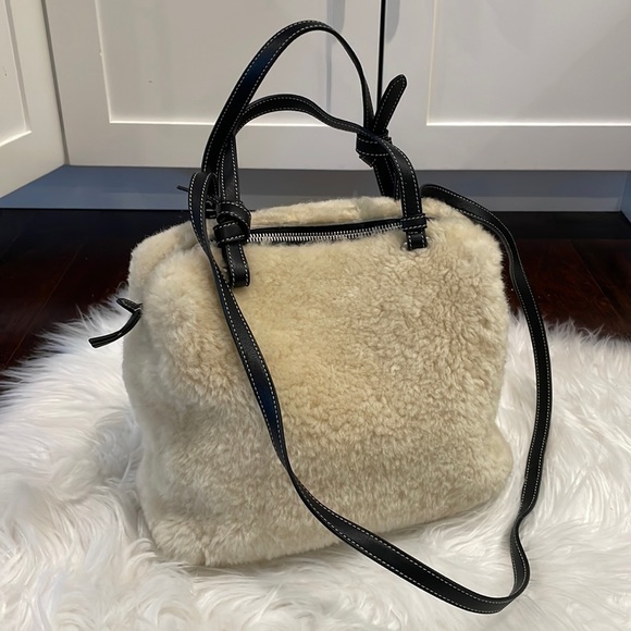 [SOLD] Celine Shearling Soft Cube Bag Cream Beige w. Black Leather White Stitch - Picture 3 of 15